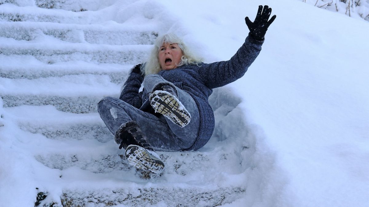 Odškodnění za úraz na ledovce. Rozhodují fotografie, svědci i policejní záznam